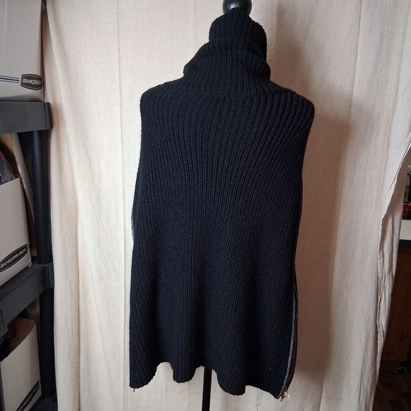 Ann Taylor Black Turtleneck Poncho With Pockets Medium - Picture 5 of 8